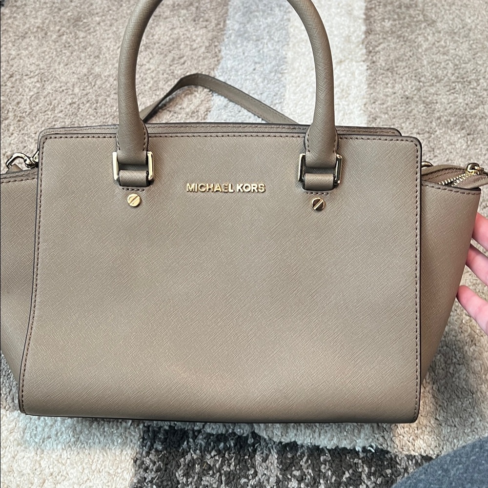 Michael Kors Medium Selma Satchel, taupe, pre-loved condition! - Picture 3 of 9